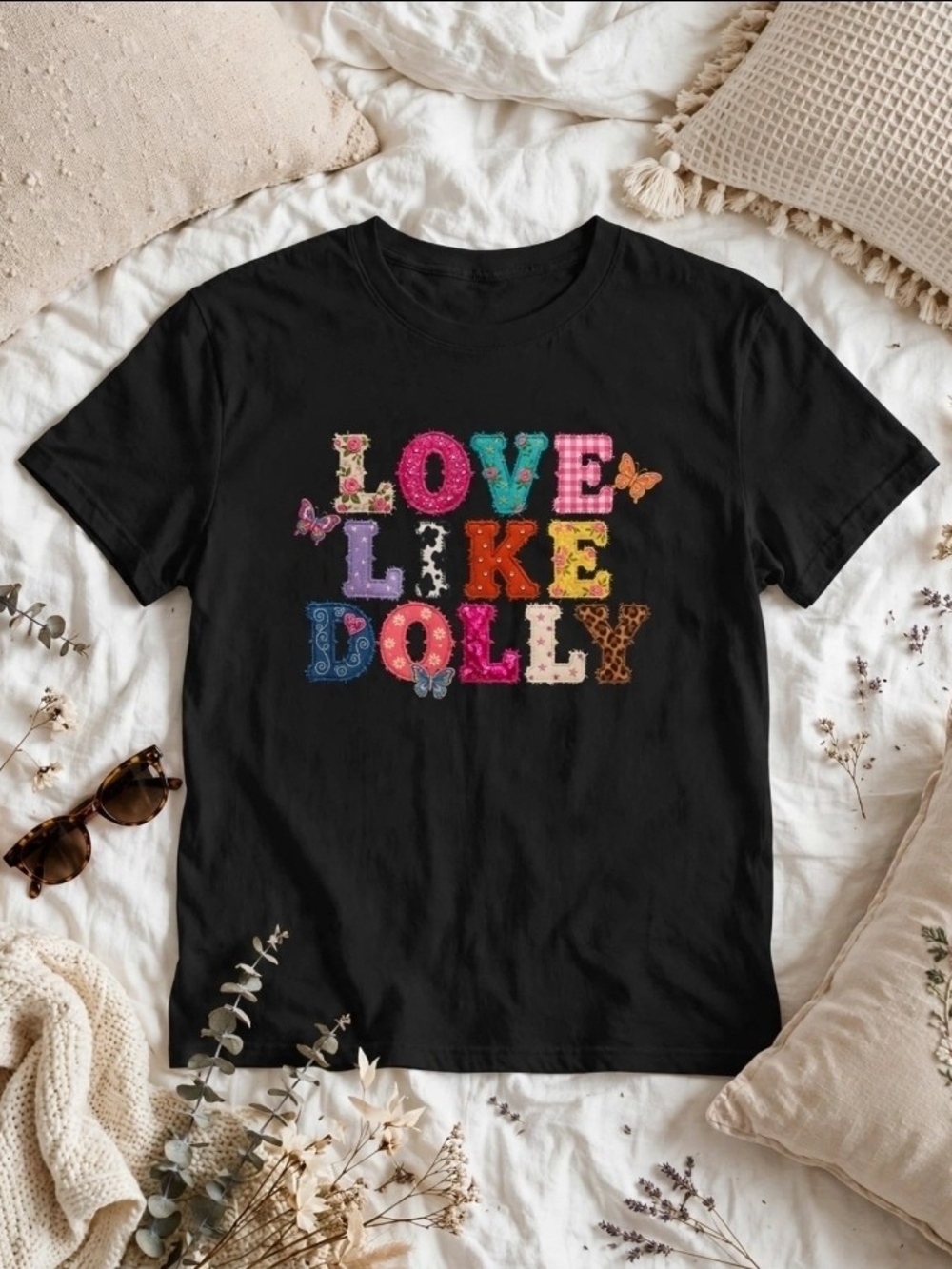 Love Like Dolly Womens Gildan Tee NWT Boutique